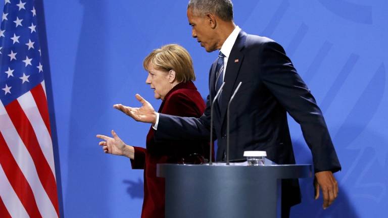 Barack Obama se despide de Angela Merkel en Berlín