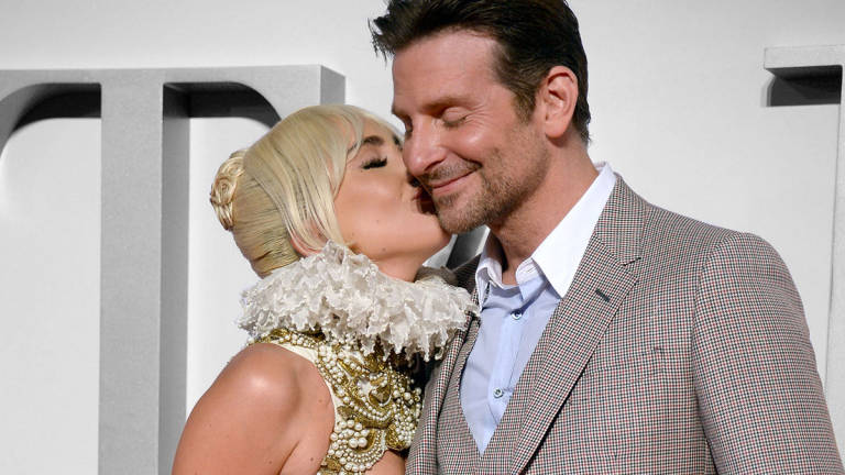 Lady Gaga y Bradley Cooper estarían viviendo juntos y esperando un hijo