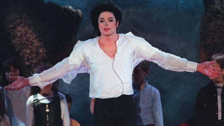 Los clásicos de Michael Jackson también se bailan a ritmo de timbal y conga