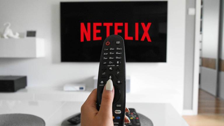 Ofrecen 33 mil dólares por ver Netflix y probar colchones