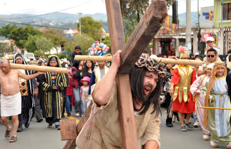 $!La Semana Santa es una de las celebraciones religiosas más importantes en Ecuador, reuniendo a miles de fieles en diversas procesiones, eventos litúrgicos y manifestaciones culturales.