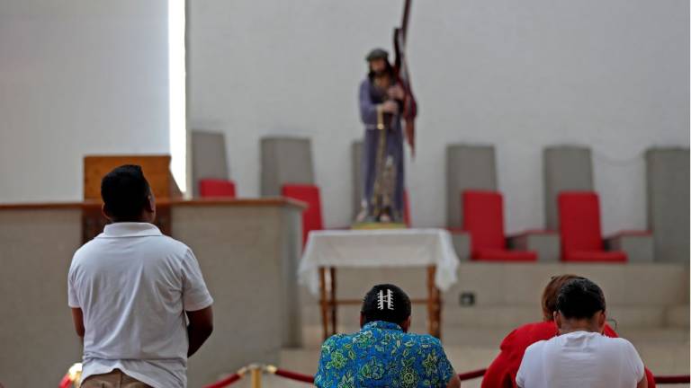 Dios, amuletos y santos para enfrentar al coronavirus