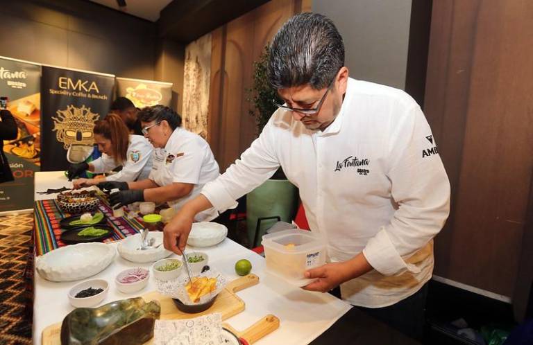 $!Emprendedores ecuatorianos radicados en España presentaron sus productos en un encuentro con Noboa.
