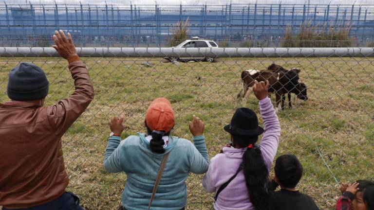 Al Jordi lo mataron: lágrimas, rabia e impotencia afuera de la cárcel de Cotopaxi