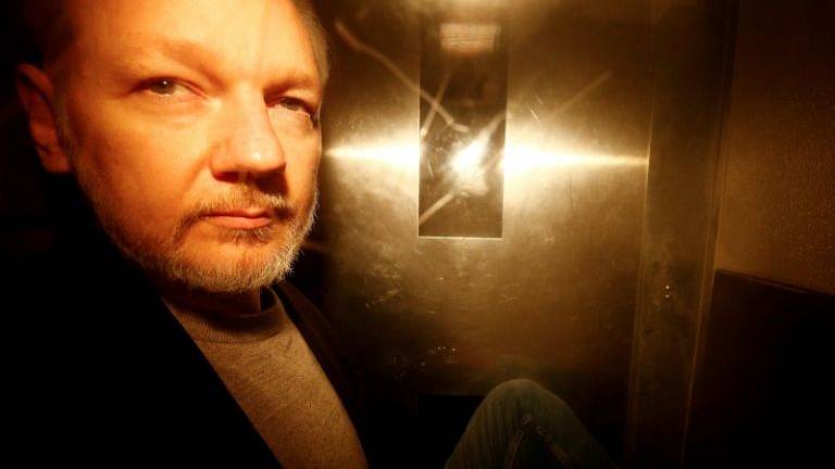 Relator ONU pide liberación de Assange al conocerse grave brote de COVID en su prisión
