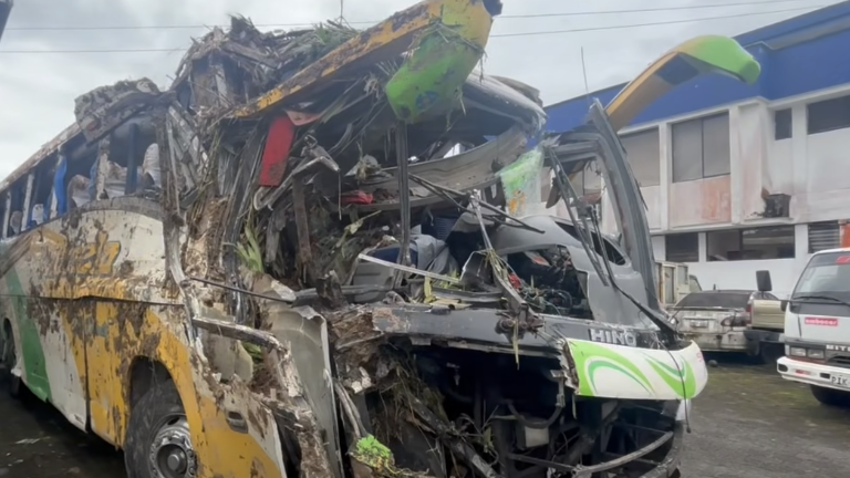 Al menos dos muertos y ocho heridos deja un fatal accidente de autobús en Pastaza