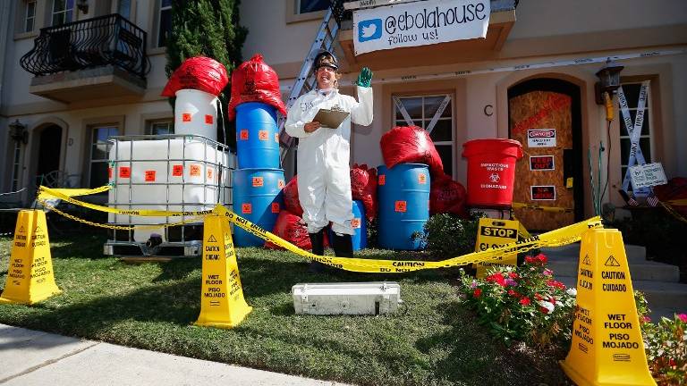 Halloween se disfraza de ébola en EE.UU.