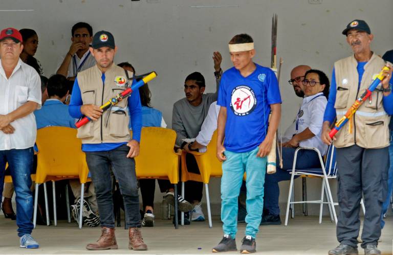 $!Miembros de la Guardia Indígena presentes en la mesa de diálogo de las FARC y el gabinete de Gobierno de Colombia.