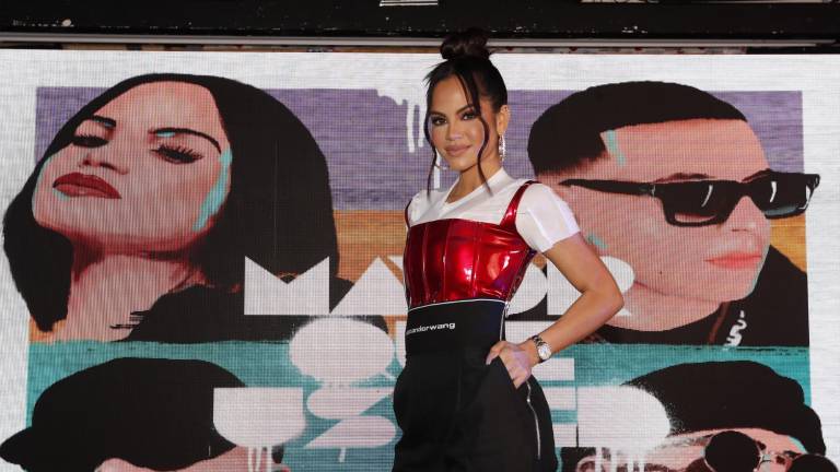 La cantante y compositora dominicana de música urbana Natti Natasha posa para fotos durante una conferencia de prensa en la Ciudad de México (México).