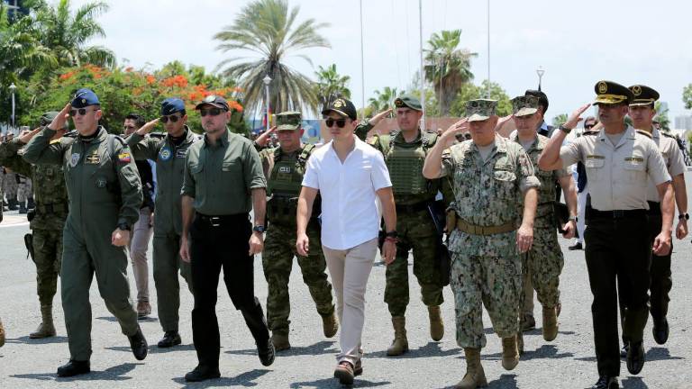 Daniel Noboa crea bono para militares y policías: ¿Quiénes pueden acceder y cuánto recibirán?