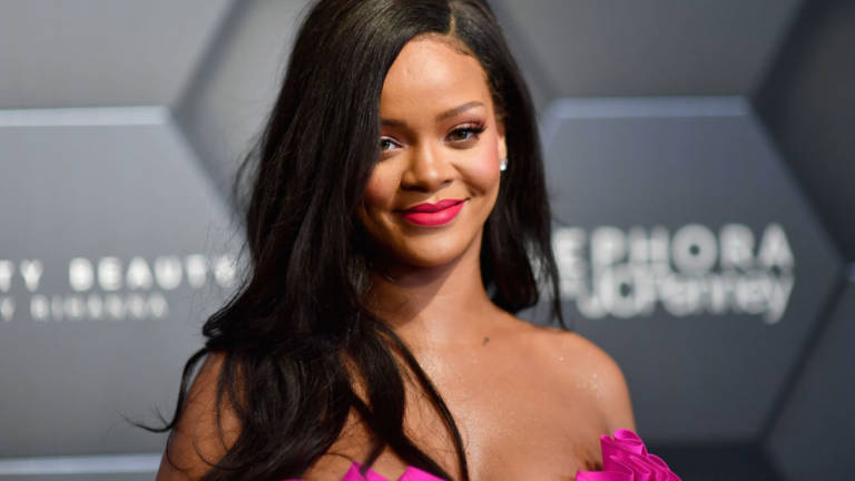 Rihanna ofrece ayuda a víctimas de huracán Dorian