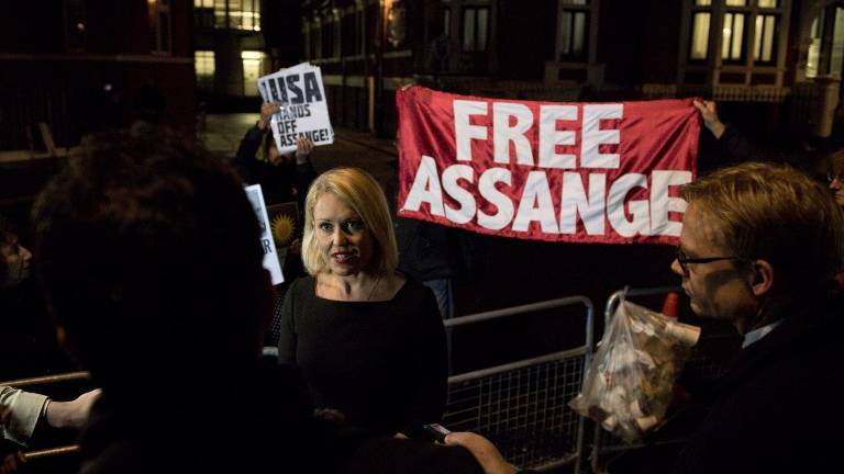 Termina interrogatorio de Assange en Londres