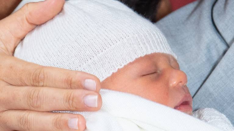 El príncipe Enrique y Meghan presentan a su primer hijo en Windsor