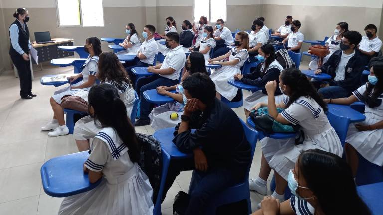 ¿Cuándo regresan a clases los estudiantes en la Costa y Galápagos? Conozca el cronograma oficial para el ciclo 2026-2027
