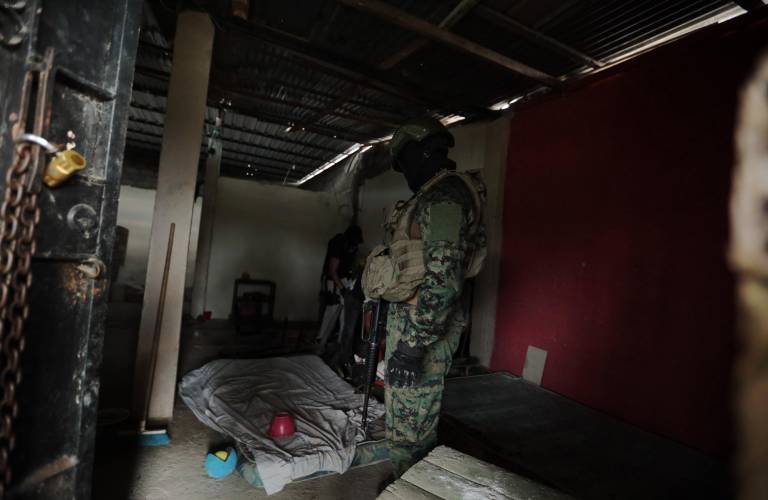 $!Otra fotografía del operativo realizado en el sector del cantón Durán conocido como la chanchera, en el que se decomisaron municiones de corto y largo alcance, armas y droga.