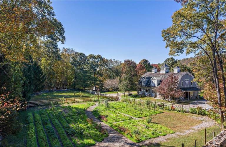 $!Fotos de la mansión publicadas en Dirt.