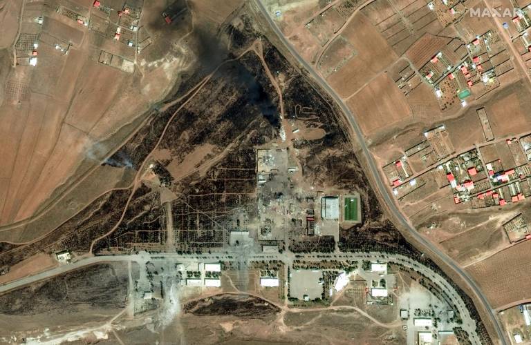 $!Esta imagen satelital tomada y publicada por Maxar Technologies el 17 de junio de 2025 muestra edificios destruidos cerca de la entrada a la instalación de misiles de Tabriz en Tabriz, Irán.