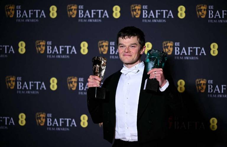 $!Robert Aramayo ganó el BAFTA como mejor actor por su papel en 'I Swear'.