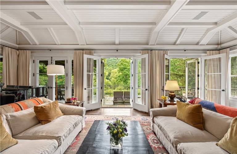 $!Fotos de la mansión publicadas en Dirt.