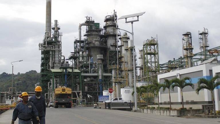 Refinería de Esmeraldas, la más grande de Ecuador, pasará a manos privadas