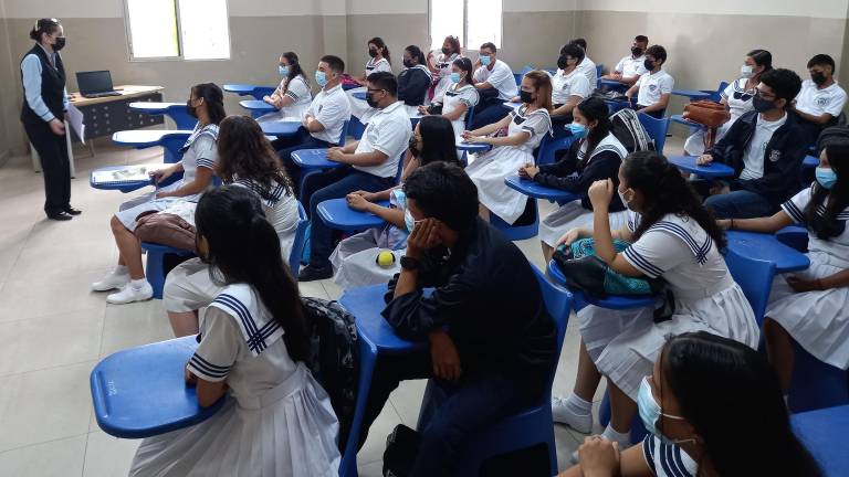 ¿Cuándo regresan a clases los estudiantes en la Costa y Galápagos? Conozca el cronograma oficial para el ciclo 2026-2027