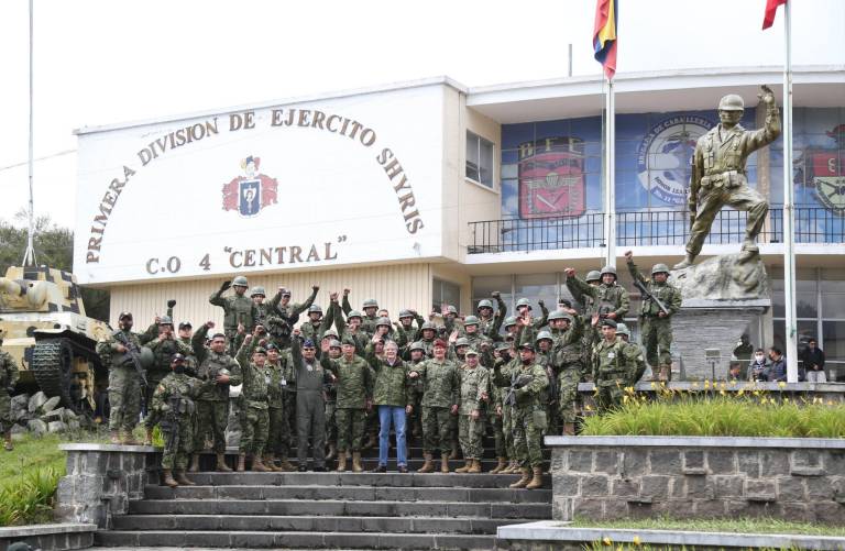 $!Guillermo Lasso envía un mensaje a los militares que son padres