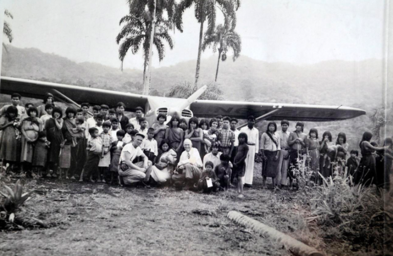 $!Foto del Instituto Lingüístico de Verano cuando contactaron a los waoranis a finales de la década de 1950.
