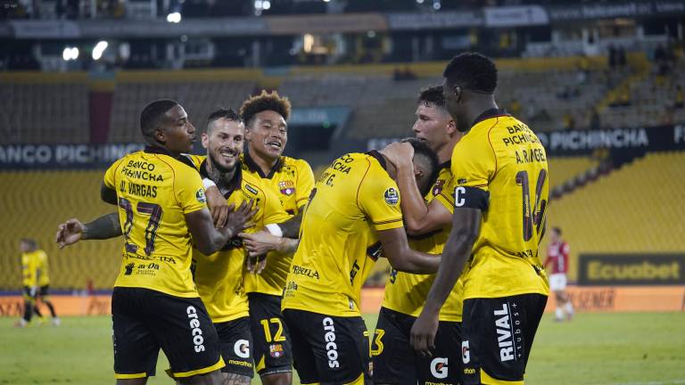 Jugadores de Barcelona SC celebran el gol de Jandry Gómez realizado a Leones FC.