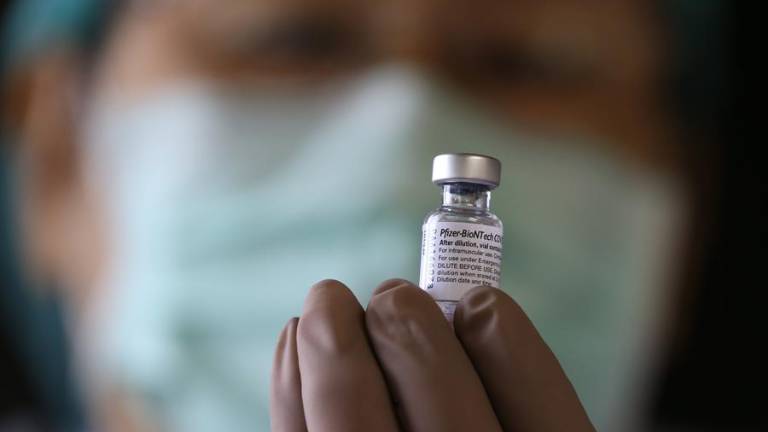 La vacuna de Pfizer se llama Comirnaty tras la aprobación total de la FDA