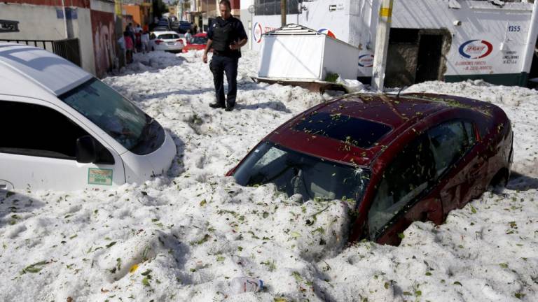 Inusual granizada cubre de hielo la ciudad mexicana de Guadalajara