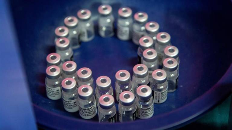 ¿Por qué China estaría planeando reforzar sus vacunas con una dosis de Pfizer?