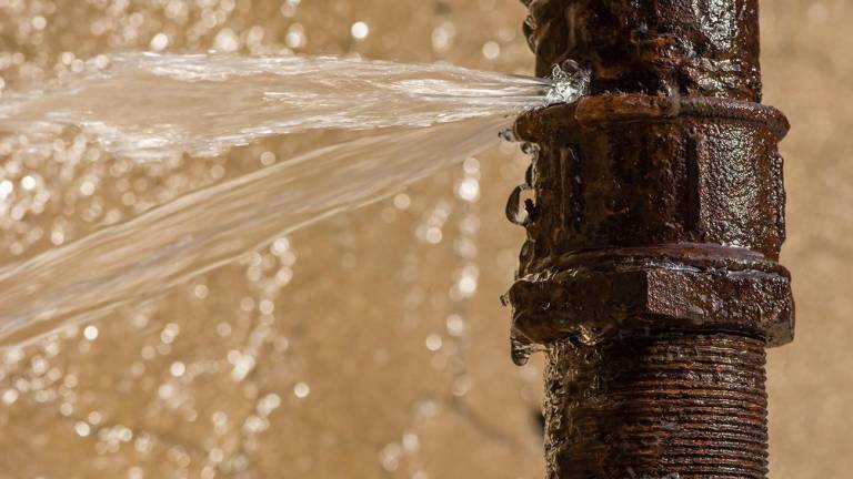 Evite el desperdicio de agua por malas instalaciones
