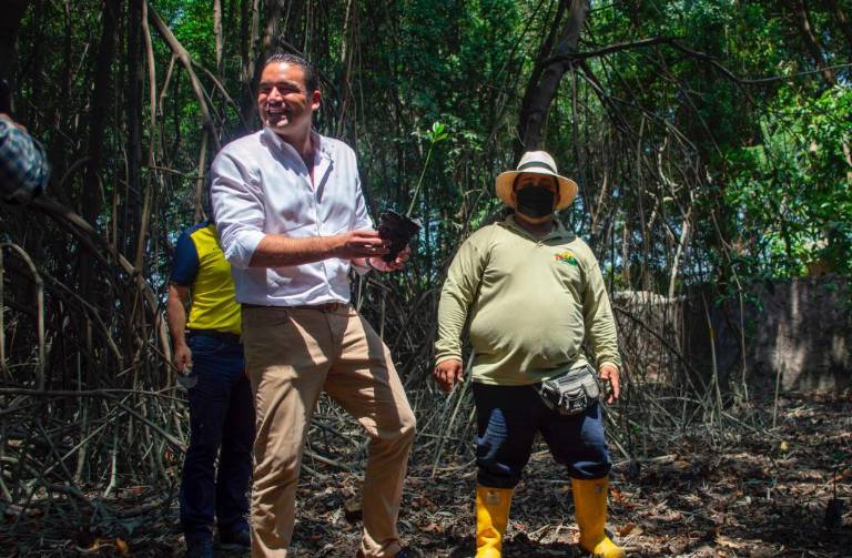 $!El alcalde de Samborondón, Juan José Yúnez, formó parte del programa Siembra Samborondón.