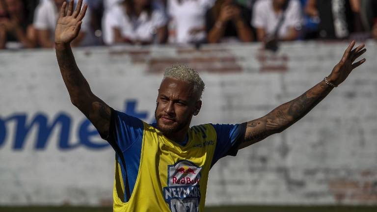 Neymar, &quot;casi&quot; recuperado, le hace un guiño al Barça