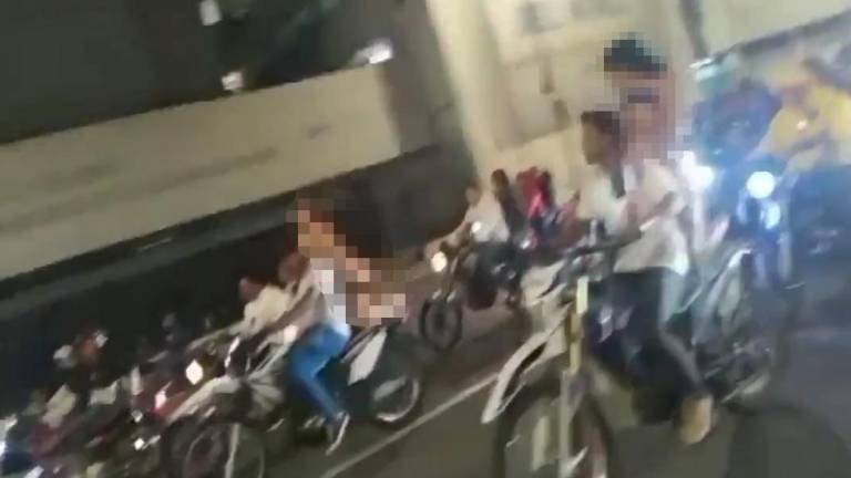 VIDEO: Mujeres desnudas circularon a bordo de motos en Guayaquil; ministro del Interior se pronuncia