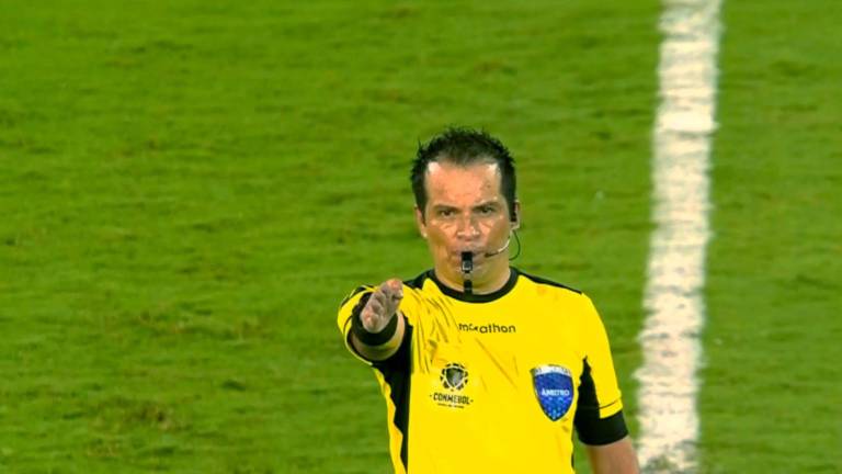 Árbitros de Ecuador llevan tres meses impagos