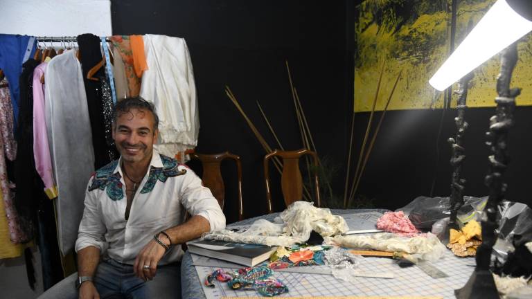 Del Busto, el diseñador argentino que luce sus prendas en Museo de Hollywood