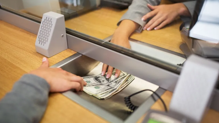 Suspenden un banco por pérdidas: Superintendencia anuncia medidas para proteger dinero de los depositantes