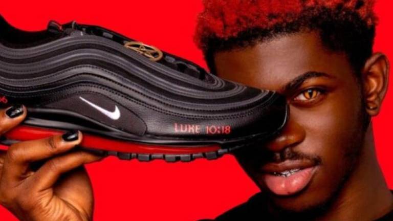 Nike demanda a los creadores de los zapatos deportivos satánicos