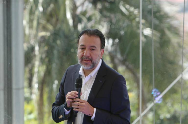 $!El alcalde electo de Quito Pabel Muñoz, en rueda de prensa, para explicar sobre el estado en el que recibe el Distrito Metropolitano de Quito.