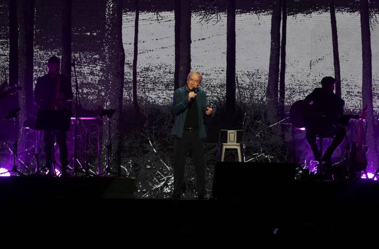 $!Generoso con su audiencia y emocionado en su última presentación en vivo, José Luis Perales dijo adiós a los escenarios ante un incondicional público.