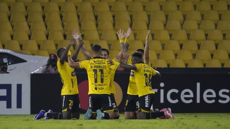 Jugadores de Barcelona SC celebrando el gol de la victoria frente a Boca Juniors por Copa Libertadores.