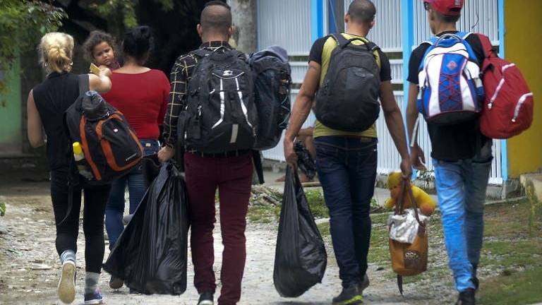 Colombia deporta a 360 inmigrantes irregulares