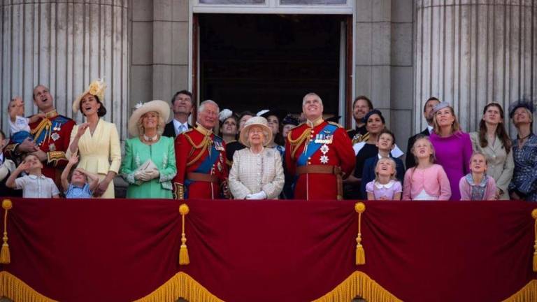 Imagen extraída de la cuenta oficial del Palacio de Buckingham, del Trooping the Colour 2019, en la que se puede ver a toda la familia real británica reunida. Este 2022, para las celebraciones del Jubileo de Platino de Isabel II, ya no acompañarán a la reina los príncipes Andrés y Enrique, así como la esposa de este último.