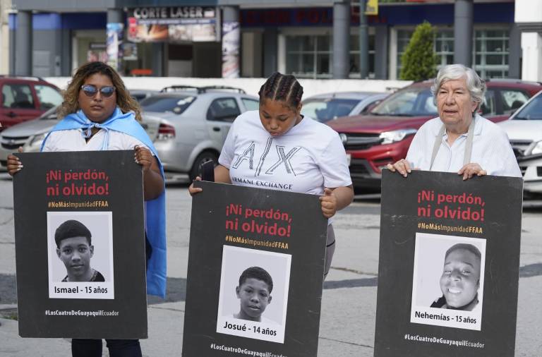 $!Plantón para exigir justicia por los cuatro de Las Malvinas.
