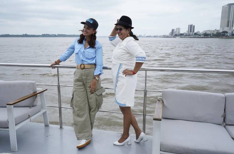 $!Esta mañana, Marcela Aguiñaga y Lourdes Tiban, prefectas del Guayas y Cotopaxi respectivamente, recorrieron el río Guayas.
