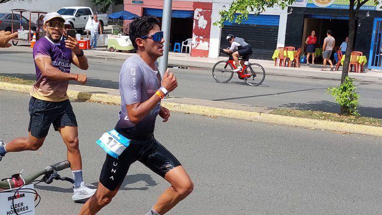 ¡Histórico! Ecuador obtiene el primer lugar en la competencia Ironman 70.3 en masculino y femenino