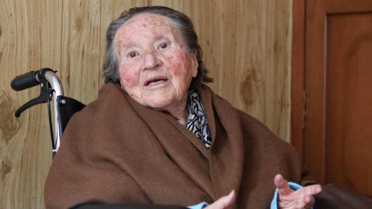 Fallece Isabel Robalino a los 104 años, primera concejala de Quito y senadora del país