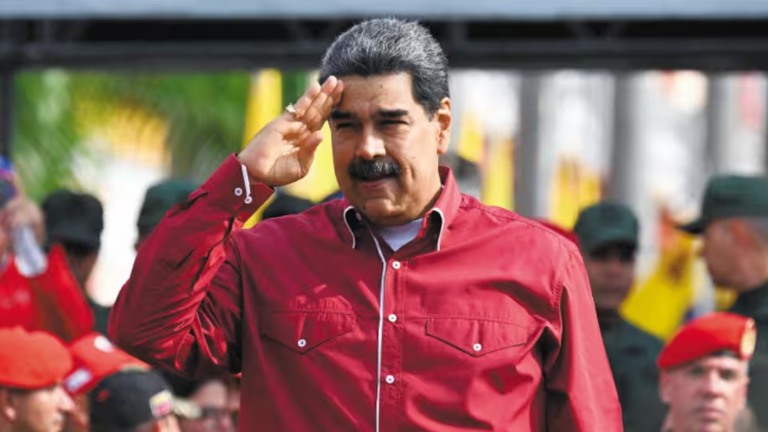 Maduro firma decreto de conmoción externa ante posible 'agresión' de EE.UU. a Venezuela