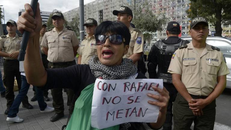 Confirman detención de 5 personas en plantón a favor de Correa